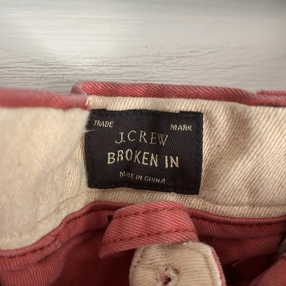 J CREW BROKEN IN URBAN SLIM CHINO KHAKI PANTS IN SALMON RED 32 x 30